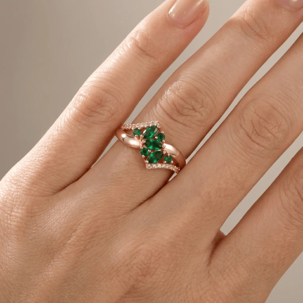 EMERALD FLOWER ROSE GOLD RING - Image 2