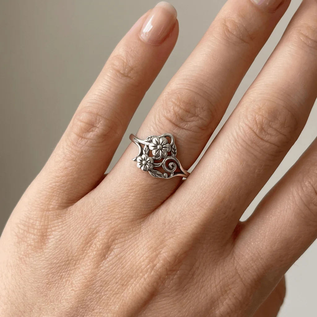 SILVER FLOWER ORNATE RING - Image 2