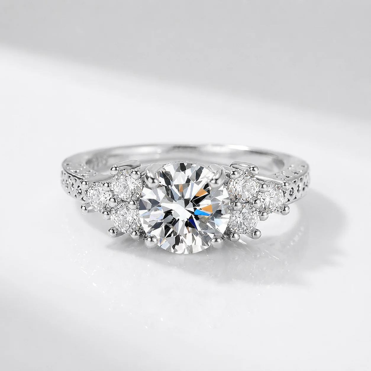 SILVER ROUND ZIRCONIA VINTAGE RING